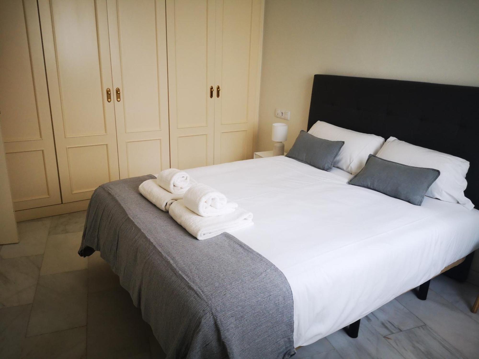 Charming Bright Apartment With Balconies On Cuesta Del Rosario Sevilla Exteriör bild