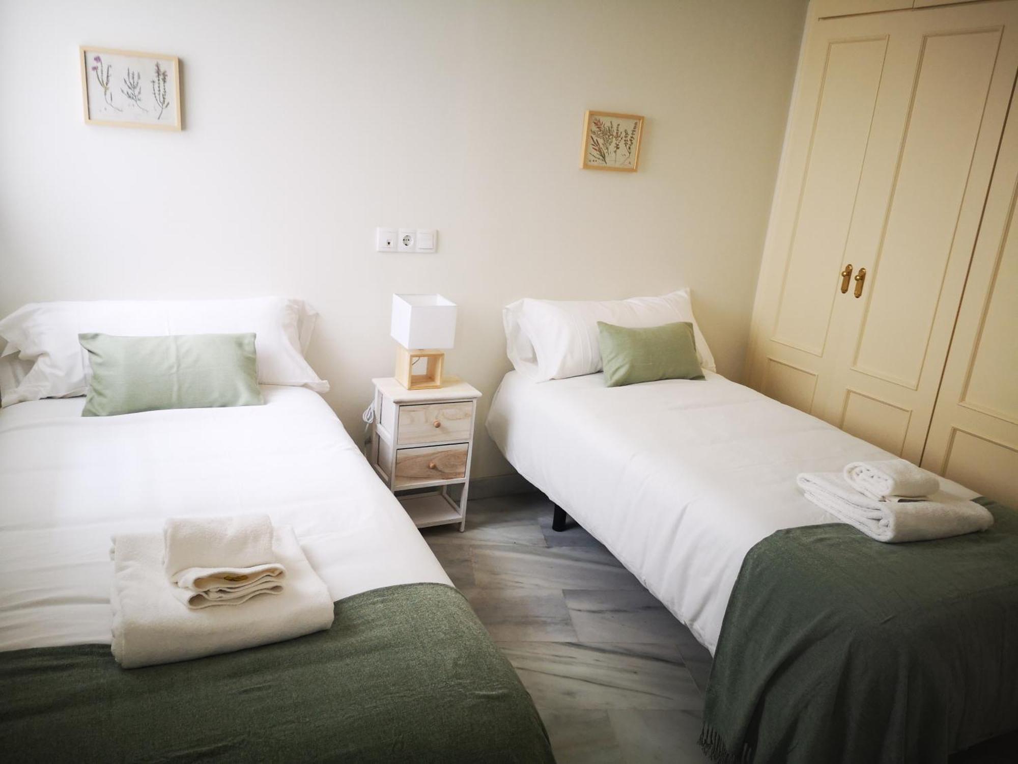 Charming Bright Apartment With Balconies On Cuesta Del Rosario Sevilla Exteriör bild